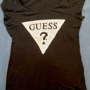 GUESS tshirt
